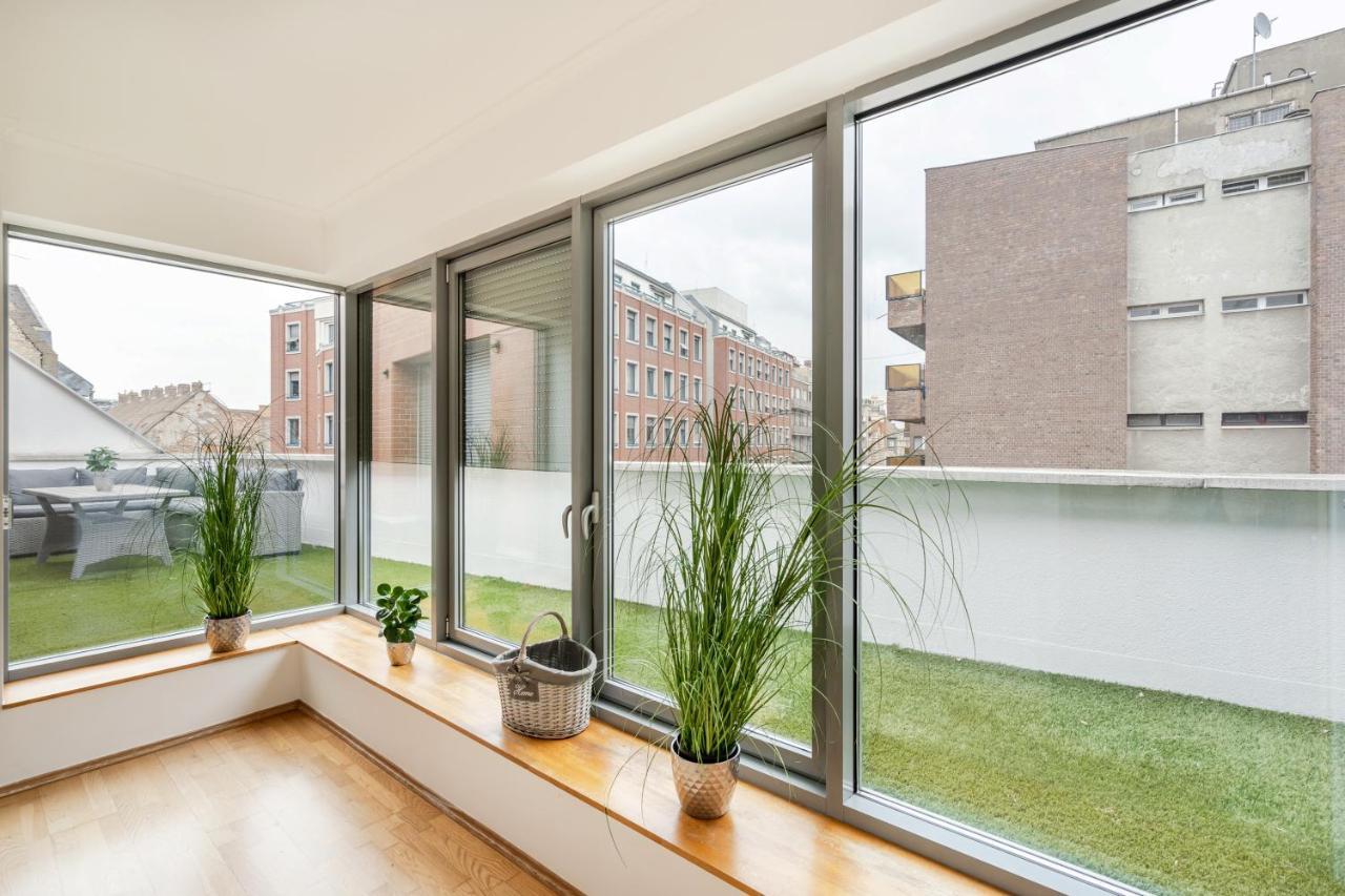 Penthouse Three Bedrooms, Three Balconies Apartment With Free Parking In Kiraly Street Budapest Exterior photo