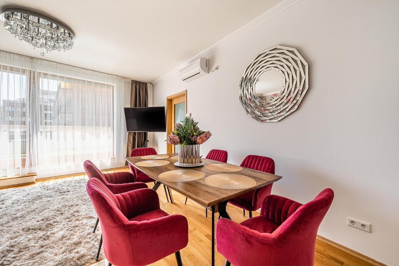 Penthouse Three Bedrooms, Three Balconies Apartment With Free Parking In Kiraly Street Budapest Exterior photo